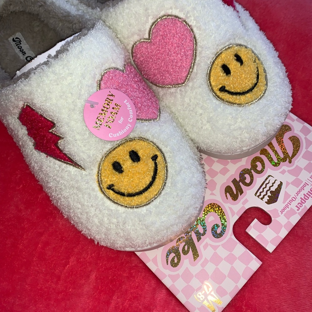 Moon cake slippers
